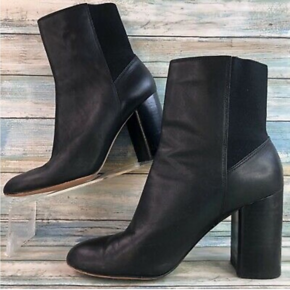 Slightly worn Dolce Vita Chelsea ankle boot - Picture 2 of 8